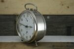 Silver Debove alarm clock 1960 France - Image 4