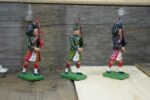 Britains 3x 54mm solid figures Scottish Bagpipers England 1990 - Image 4