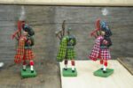 Britains 3x 54mm solid figures Scottish Bagpipers England 1990 - Image 3
