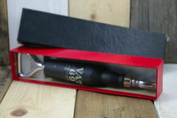 Vat 69 whisky bottle opener in box 1980 Scotland - Image 2