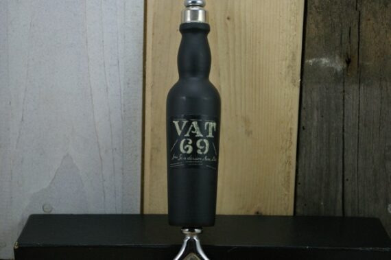 Vat 69 whisky bottle opener in box 1980 Scotland - Image 5