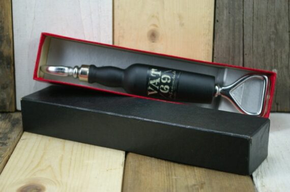 Vat 69 whisky bottle opener in box 1980 Scotland - Image 6