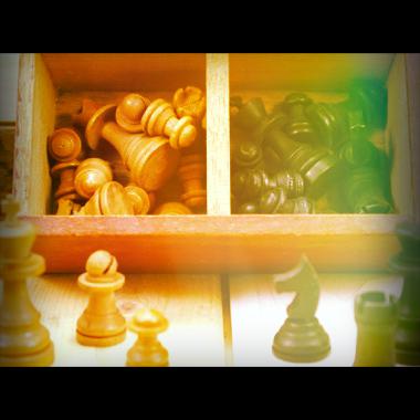 Chess set small handmade wood ca 1940 Netherlands retro Chess set small handmade wood ca 1940 Netherlands - Image 1