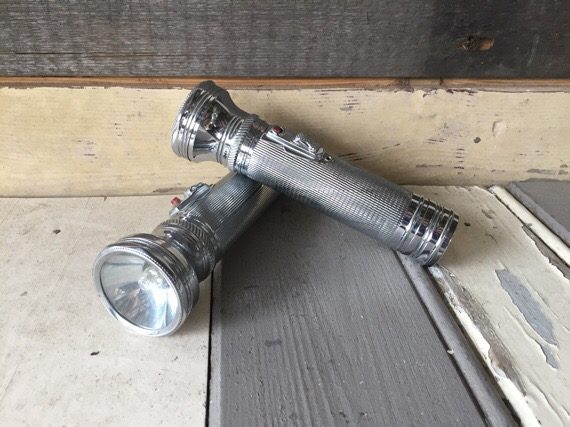Tiger Head Flashlight 2x desk tool 1960 China - Image 3