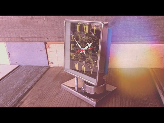 White Dove square alarm clock 1980 China White Dove square alarm clock 1980 China - Image 1