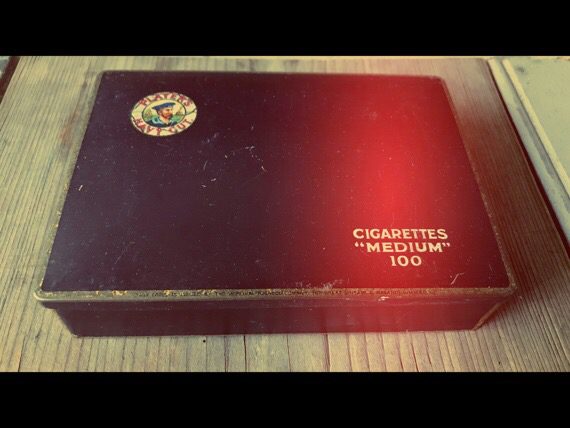 Player's square 100 Cigarettes tobacco tin 1940 England vintage Player's square 100 Cigarettes tobacco tin 1940 England - Image 1