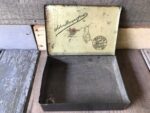 Player's square 100 Cigarettes tobacco tin 1940 England - Image 3