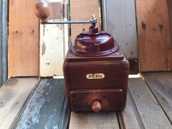 PeDe Dienes 1613 red bakelite top wood coffee grinder Holland 1930 - Image 7