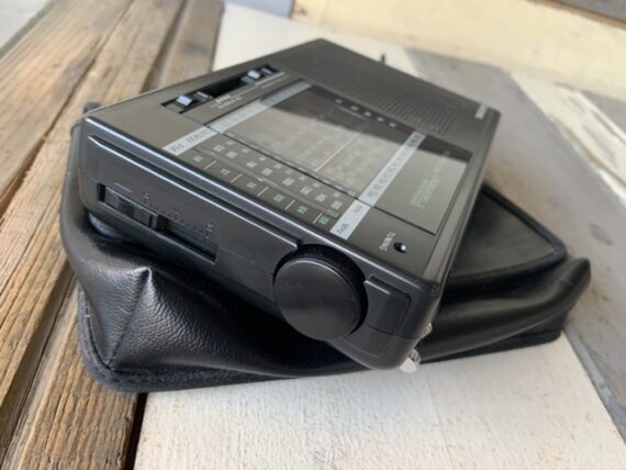 Grundig Yacht boy 204 world receiver 15 band radio case 1990 Germany - Image 5
