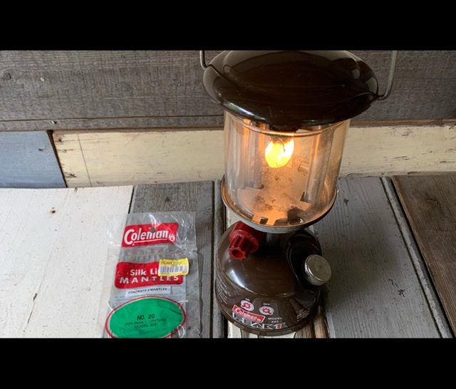 Coleman peak 1 model 222 camping lantern 1983 Canada - Vintage Man
