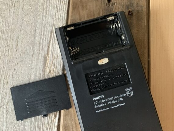 Philips SBC-1704 LCD calculator 1980 Taiwan Netherlands - Image 7