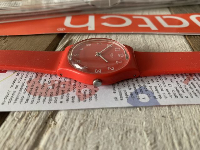 Swatch GR175 Sunetty red quartz watch in box 2020 Swiss - Vintage