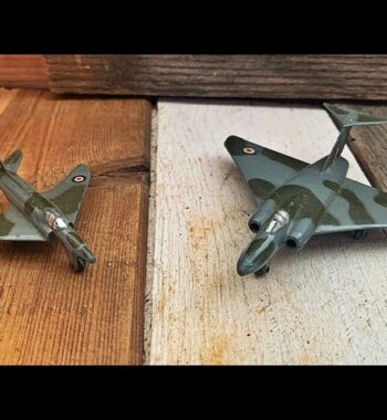 2x Dinky Toys 734 735 airplanes Javelin swift 1960's England