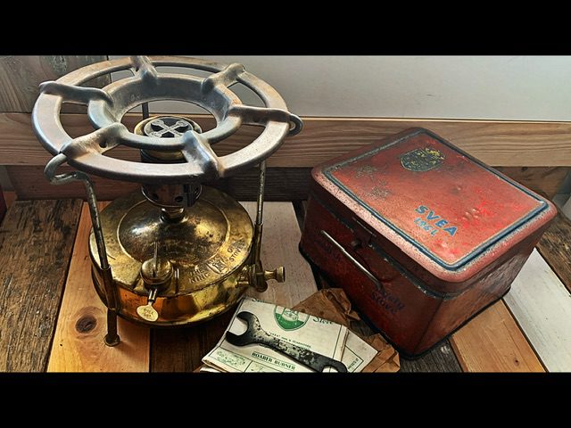 SVEA 126L brass camping stove Sievert in tin 1960 Sweden
