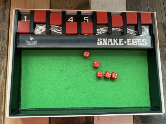 Snake eyes dice game in box 1969 Vic-toy England