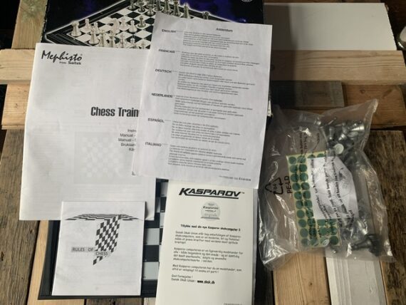 Mephisto Chess trainer computer electronic Saitek 2000 in box - Image 4