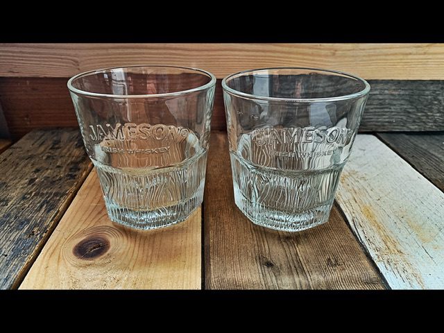 IMG_3327 Set of 2 Jameson Whiskey embossed glasses 1990 Ireland