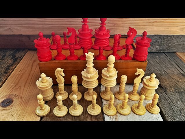 Chess set Nürnberg Nuremberg bone tournament size in box 1900 Germany Chess set Nürnberg Nuremberg bone tournament size in box 1900 Germany