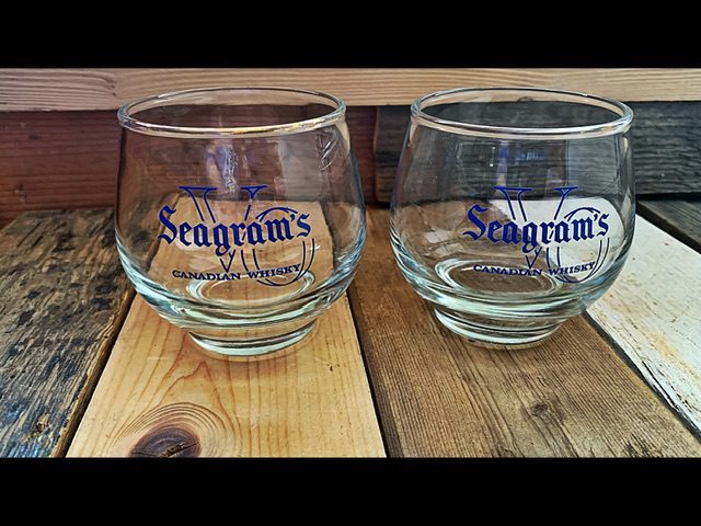2 Whisky glasses for Seagrams VO 1970 Canada 2 Whisky glasses for Seagrams VO 1970 Canada