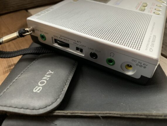 Sony ICF-SW7600GR world receiver digital case 1990 Japan - Image 9