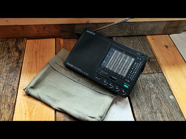 Sony ICF-SW7601 12-band world receiver case 1990 Japan Sony ICF-SW7601 12-band world receiver case 1990 Japan