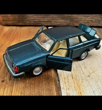 Nacoral Volvo 244 DL scale 1/43 ref 124 1980 Spain