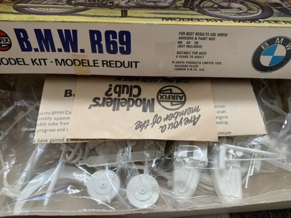 Airfix kit 4480 model BMW R69 1:10 scale England 1975