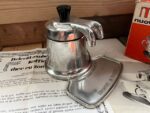 Mignon 2 cup moka pot OMG round knob in box 1960 Italy - Image 5