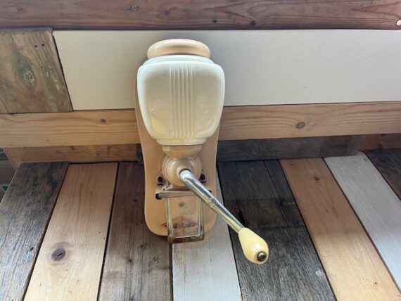 KyM 9730 wall coffee grinder cream beige 1951 Germany - Image 3