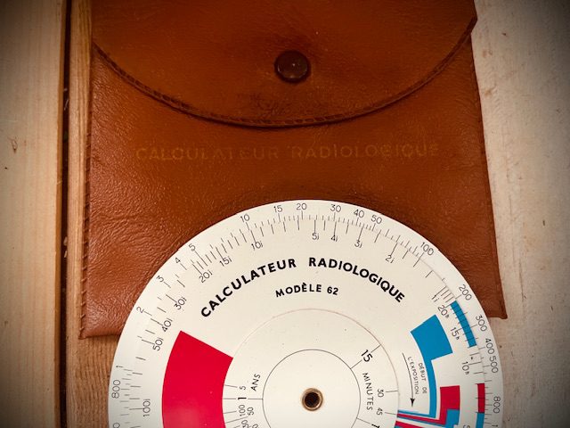 Graphoplex Modele 62 circular slide rule in case Radiological 1960 France Graphoplex Modele 62 circular slide rule in case Radiological 1960 France
