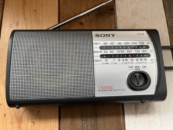 Sony ICR-403S radio 3 bands FM MW SW 1990 Japan