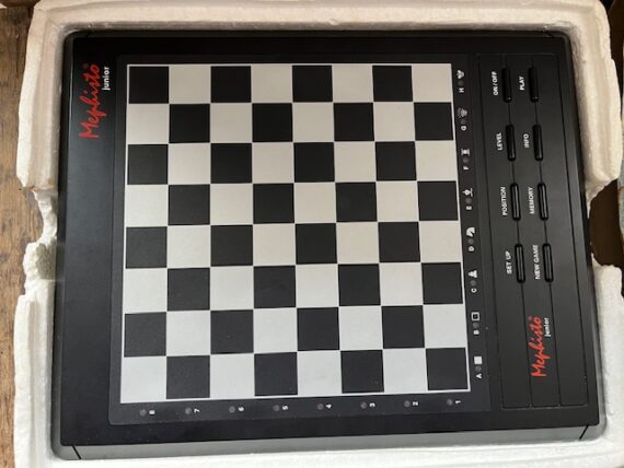 Mephisto Junior chess computer in box Hegener Glaser 1990 Germany