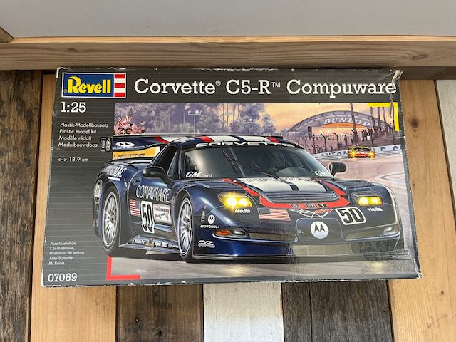 Revell 07069 Corvette C5-R 1:25 model kit 2014 Germany - Vintage
