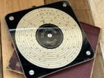 Graphoplex Roplex circular slide rule in red case 1950 France