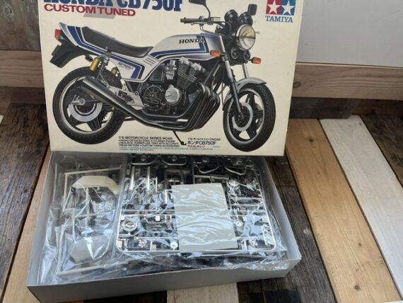 Tamiya 14066 Honda CB750F model kit 1:12 1994 Japan