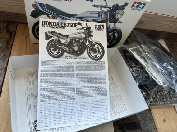 Tamiya 14066 Honda CB750F model kit 1:12 1994 Japan