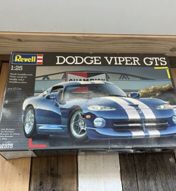Revell 07375 Dodge Viper GTS 1:25 model kit 1995 Germany
