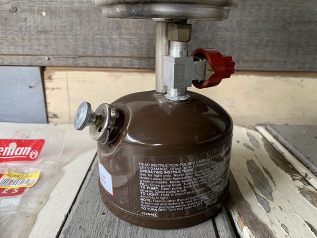 Coleman peak 1 model 222 camping lantern 1983 Canada - Vintage Man